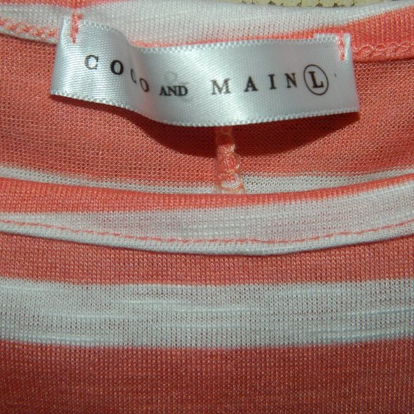 Coco and Main Ruched Side Stripe Top Size Large (R-37) - Picture 2 of 4